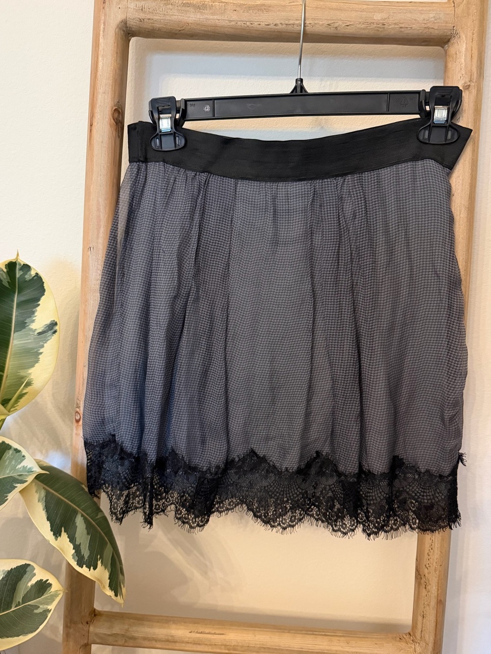 🇮🇹 beautiful skirt 🩶